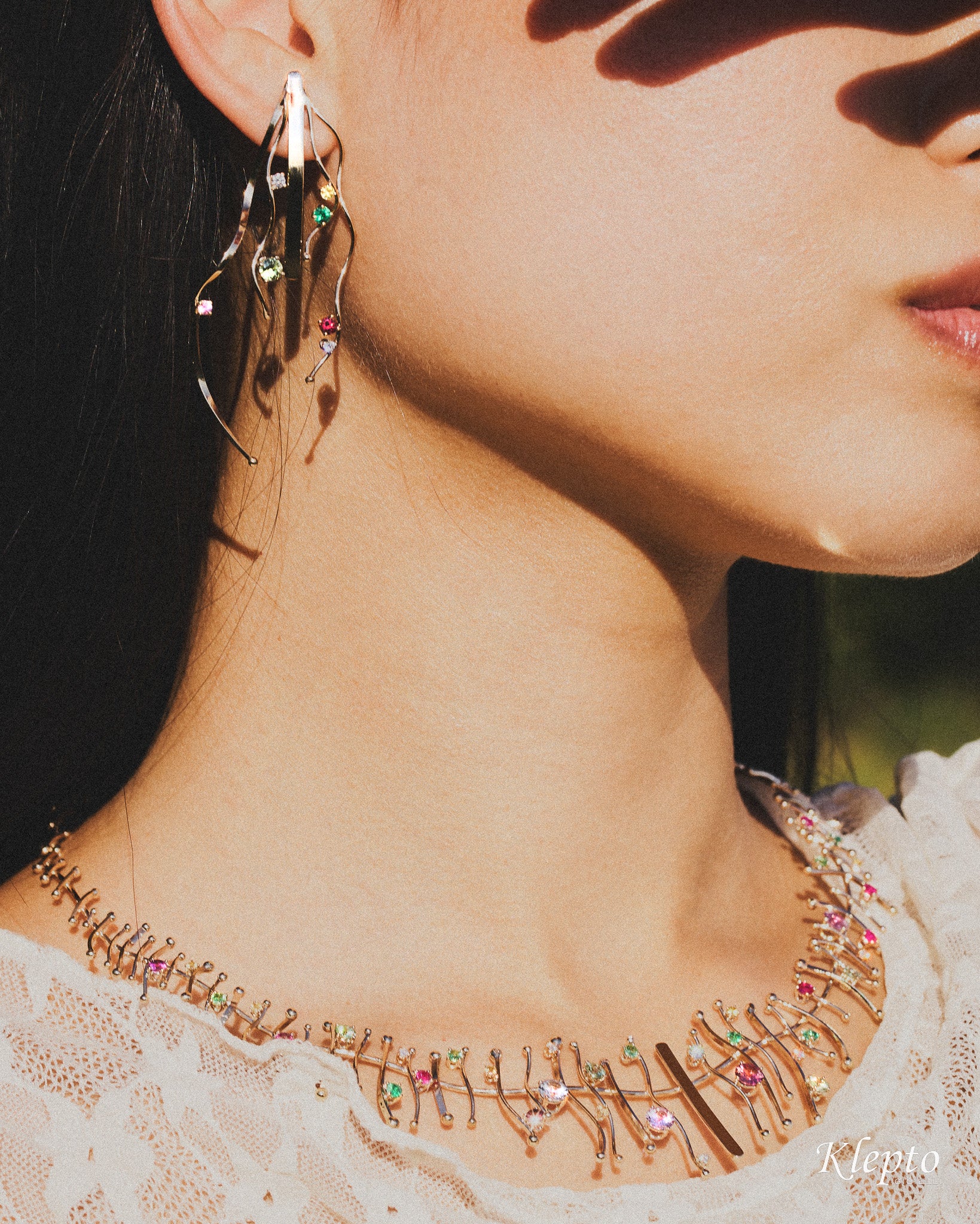 Collier in oro bianco naturale “Armonia” con pietre preziose