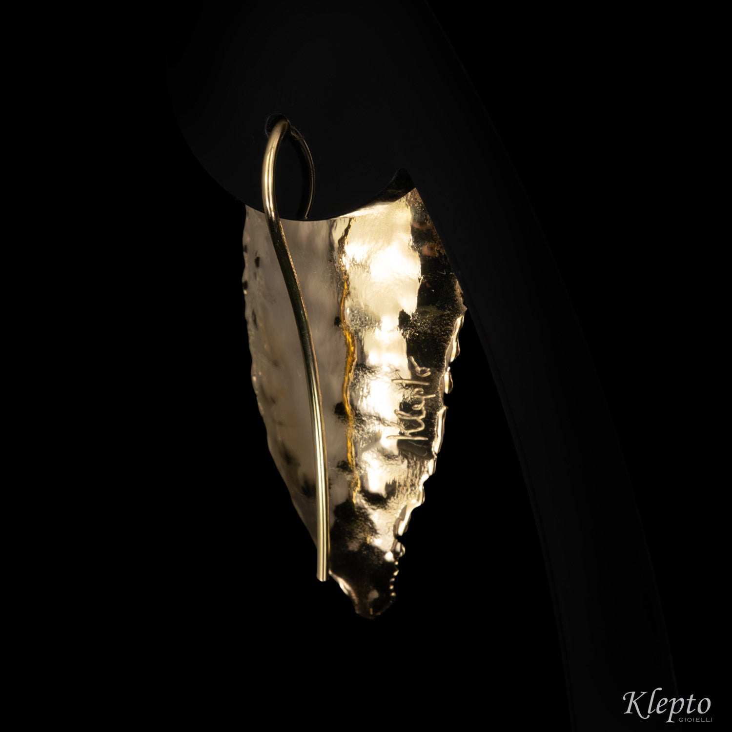 Orecchini in oro giallo fusi a fiamma