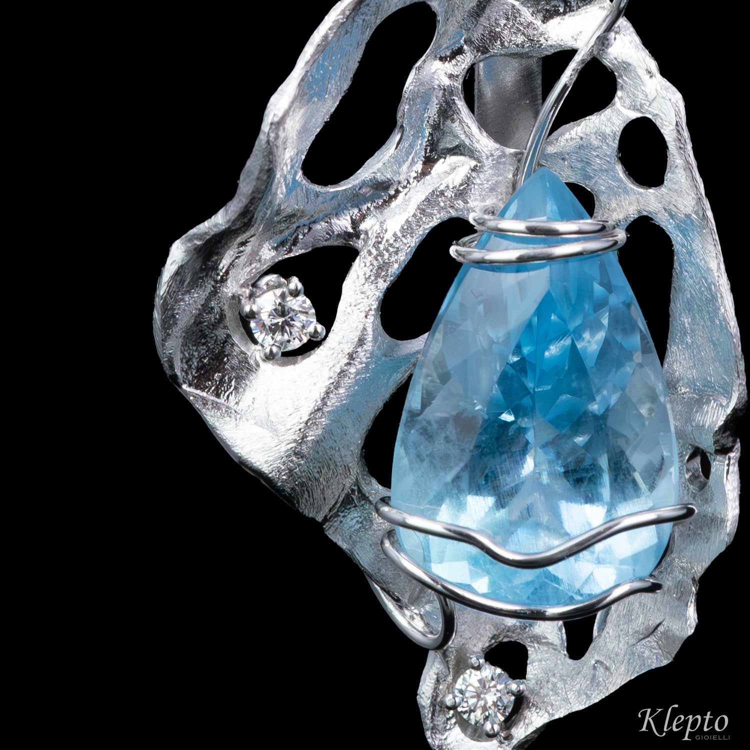 Orecchini in oro bianco "Auriel et Nivara" con Acquemarine e Diamanti