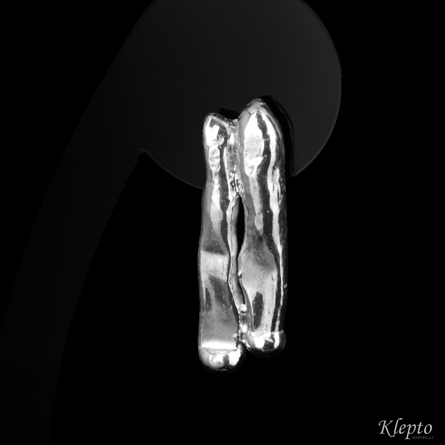 Orecchini in Argento Silnova® asimmetrici fusi a fiamma