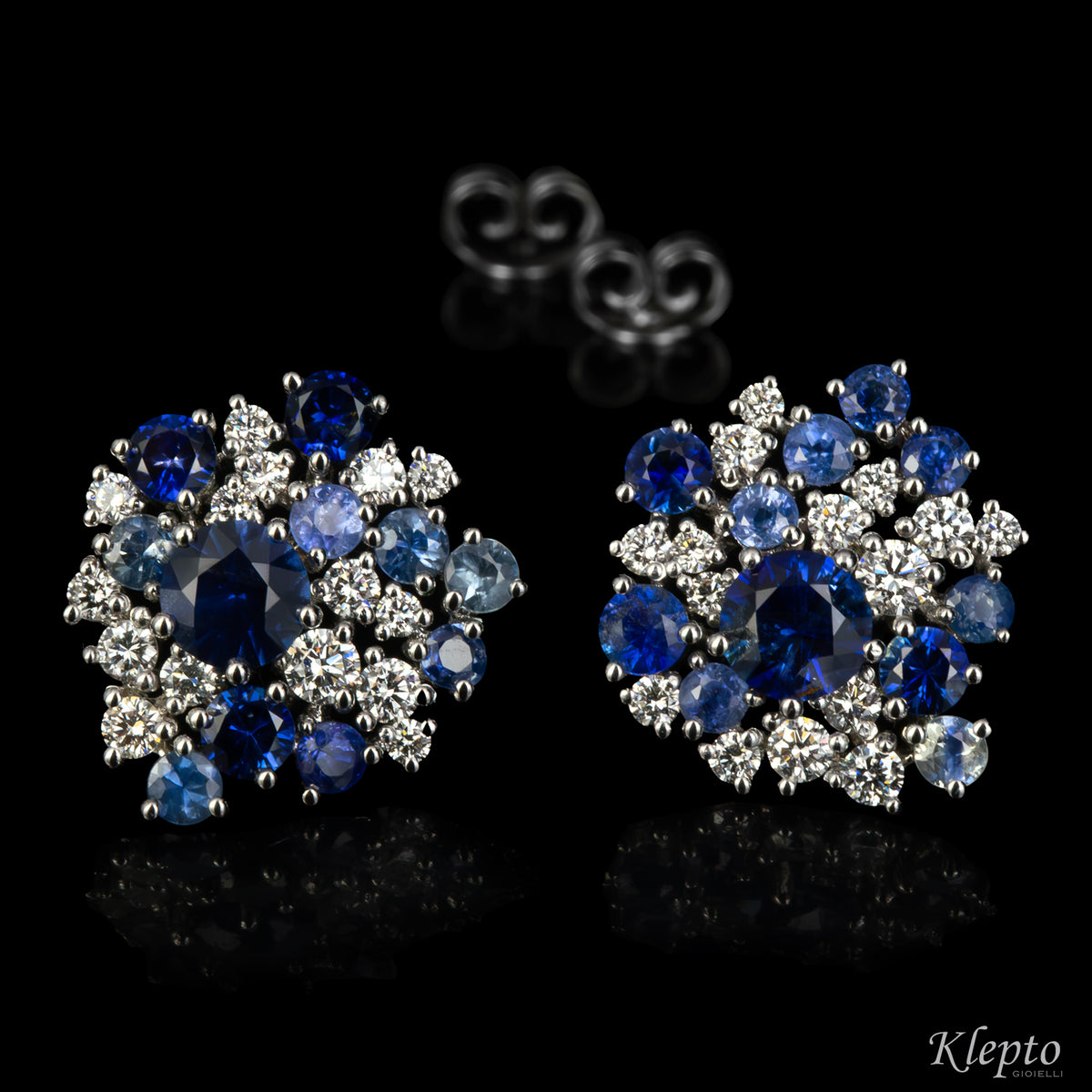 Orecchini in oro bianco con Zaffiri blu e Diamanti