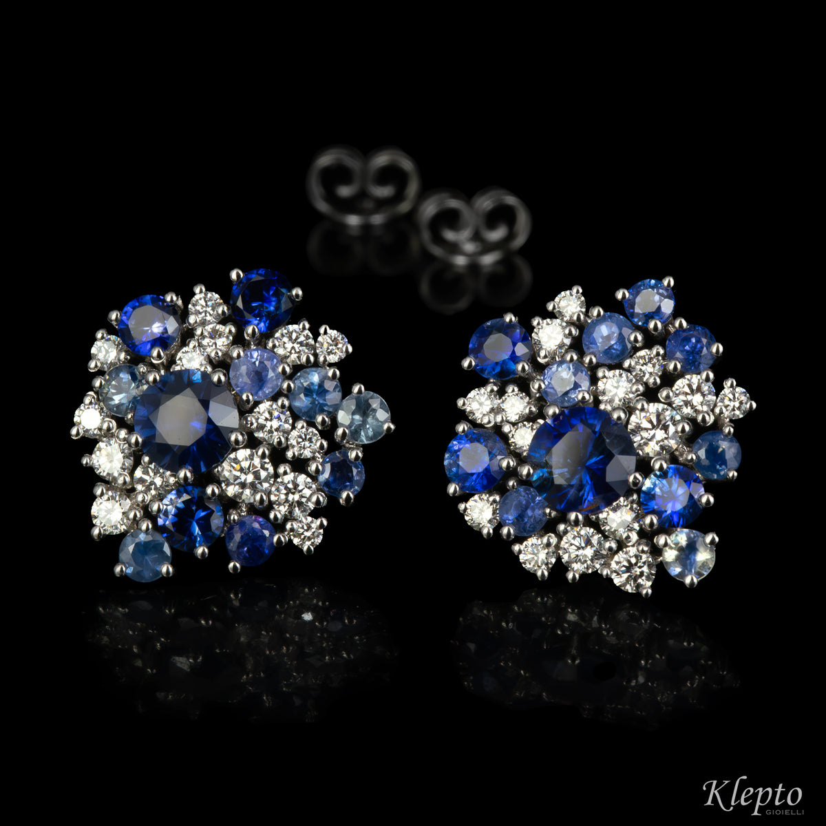 Orecchini in oro bianco con Zaffiri blu e Diamanti
