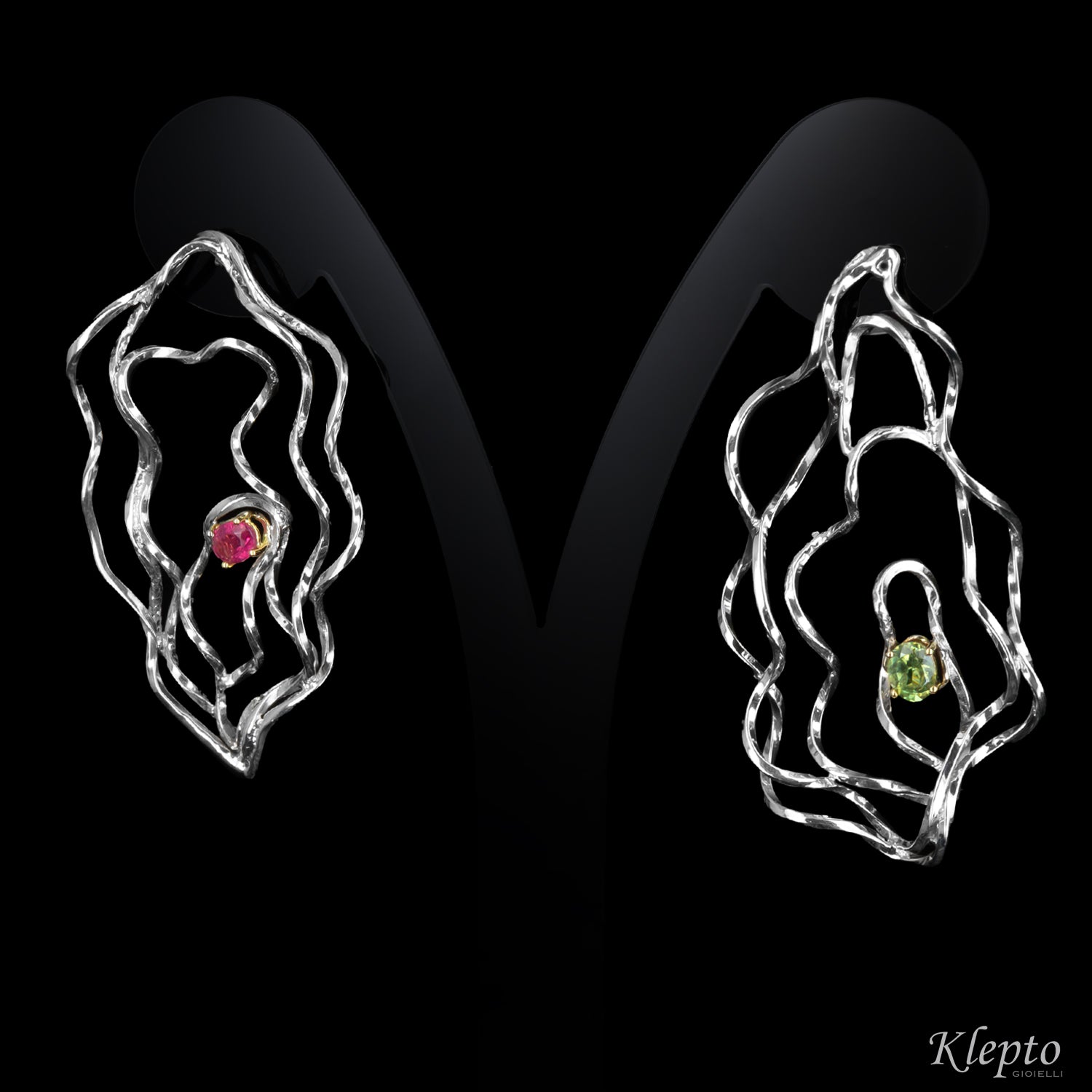 Orecchini in Argento Silnova® con Tormalina rossa, Demantoide e dettagli in oro giallo
