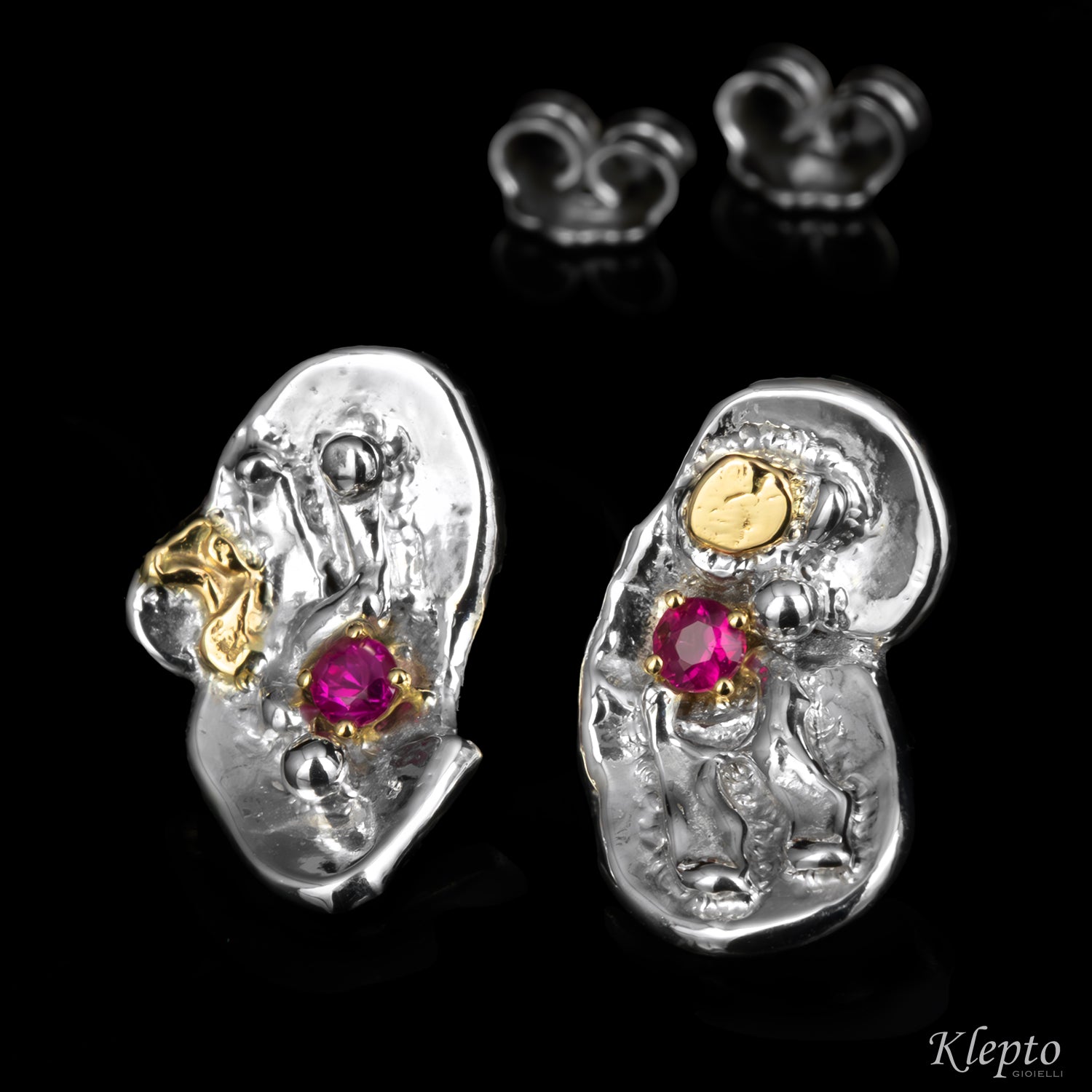 Orecchini in Argento Silnova® con Rubini e dettagli in oro giallo