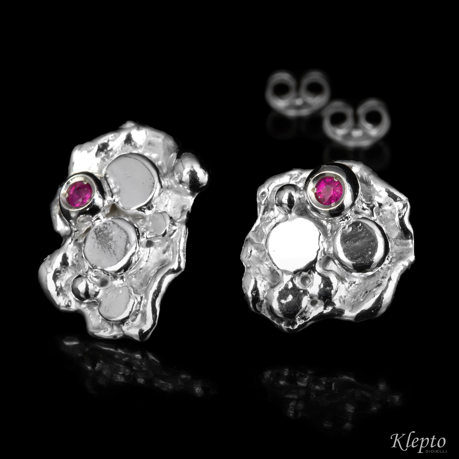 Orecchini in Argento Silnova® con Rubini
