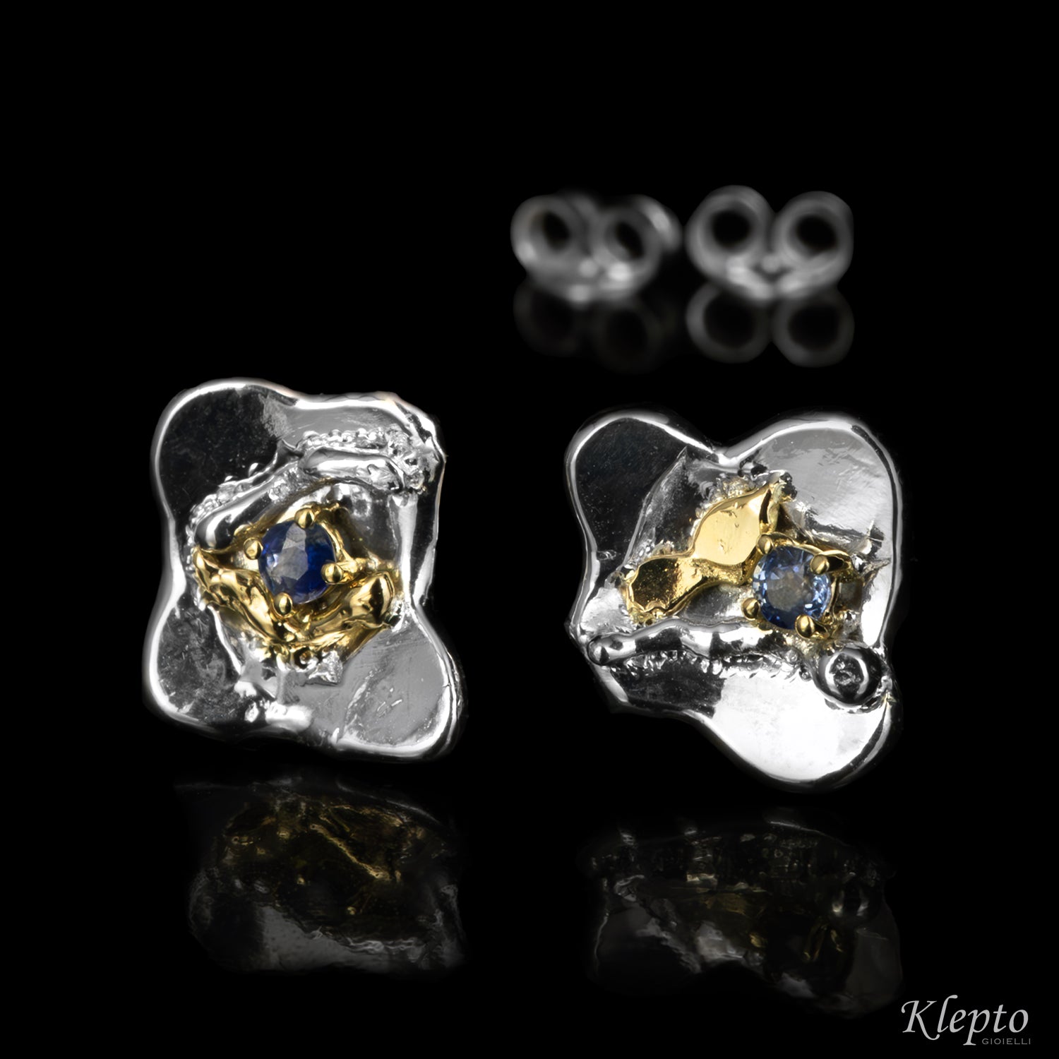 Orecchini in Argento Silnova® con Zaffiri blu e dettagli in oro giallo