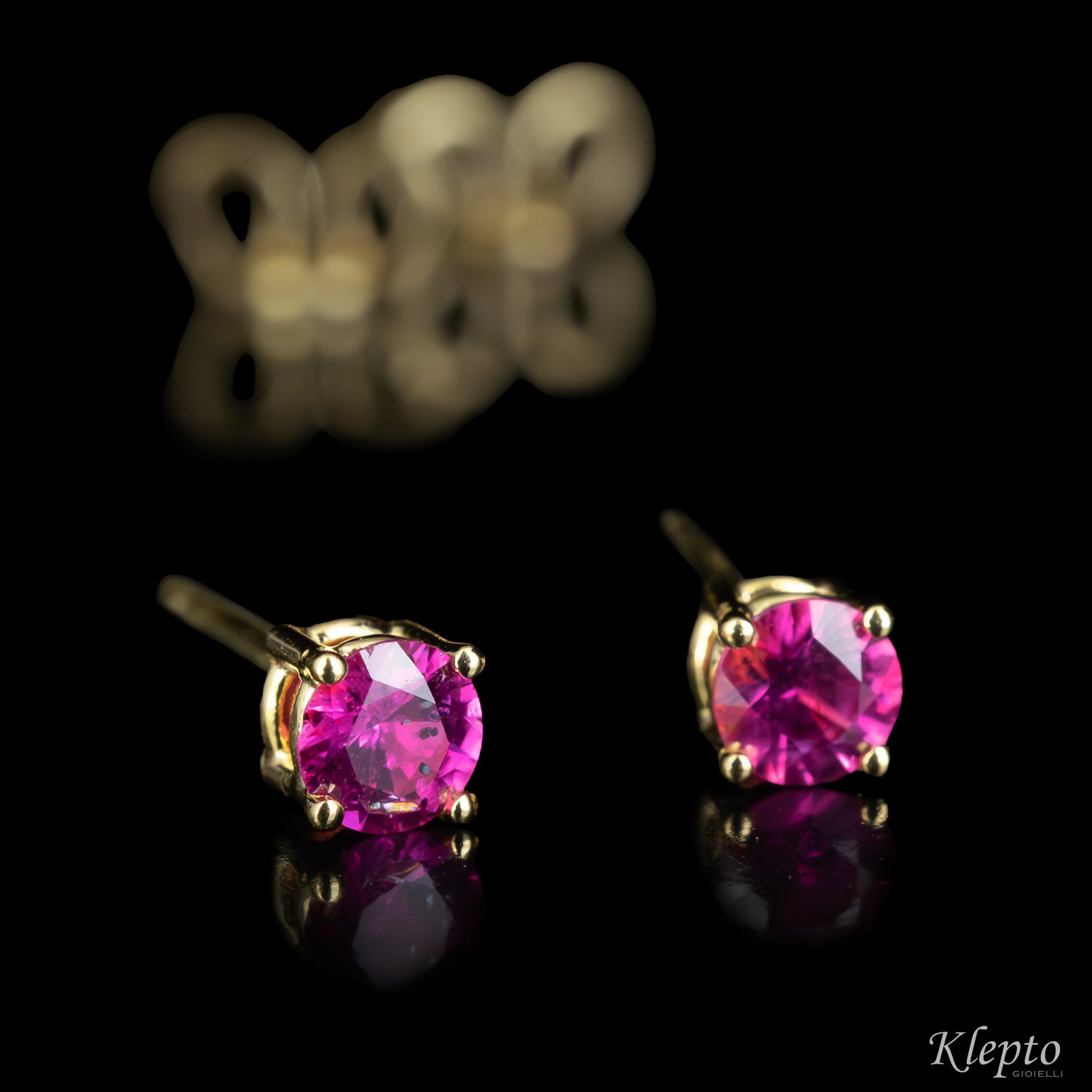 Orecchini in oro giallo con Zaffiri rosa