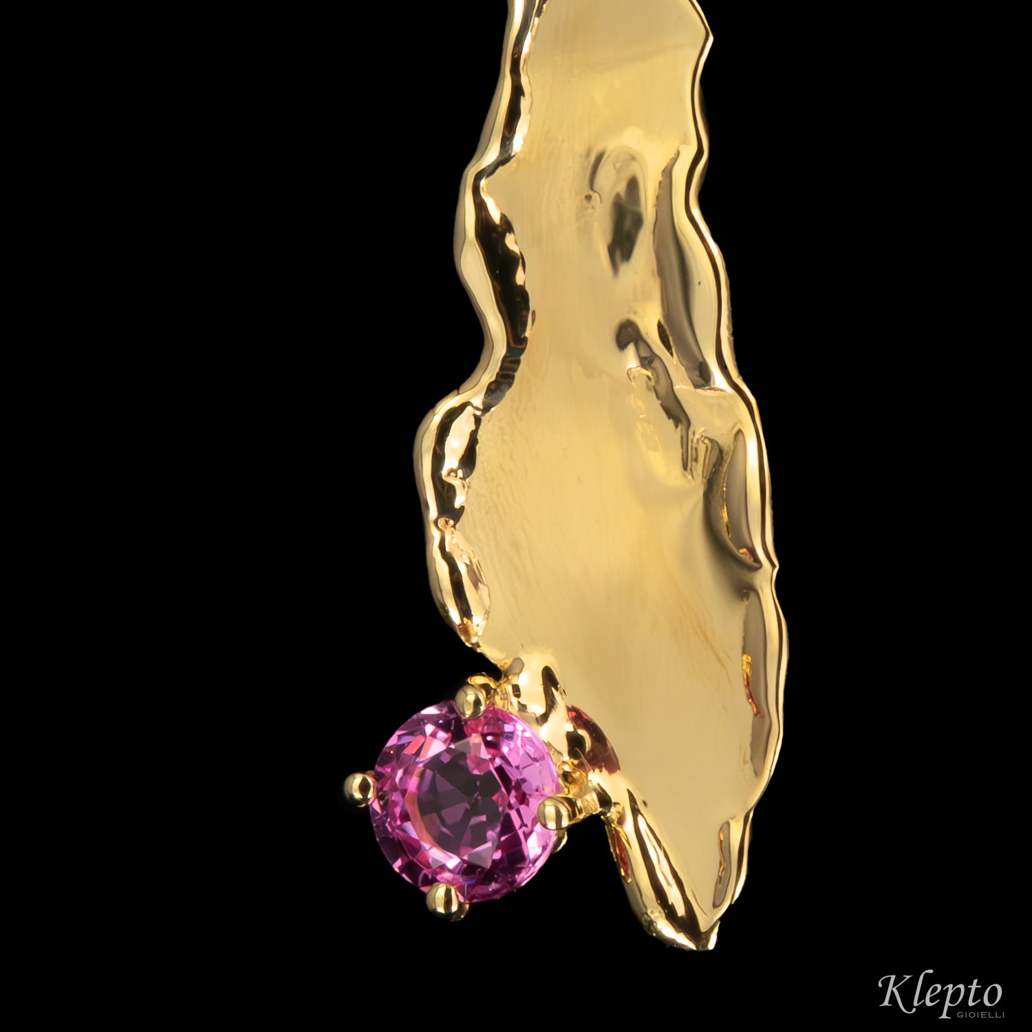 Pendente in oro giallo "Isola" fuso a fiamma con Zaffiro rosa