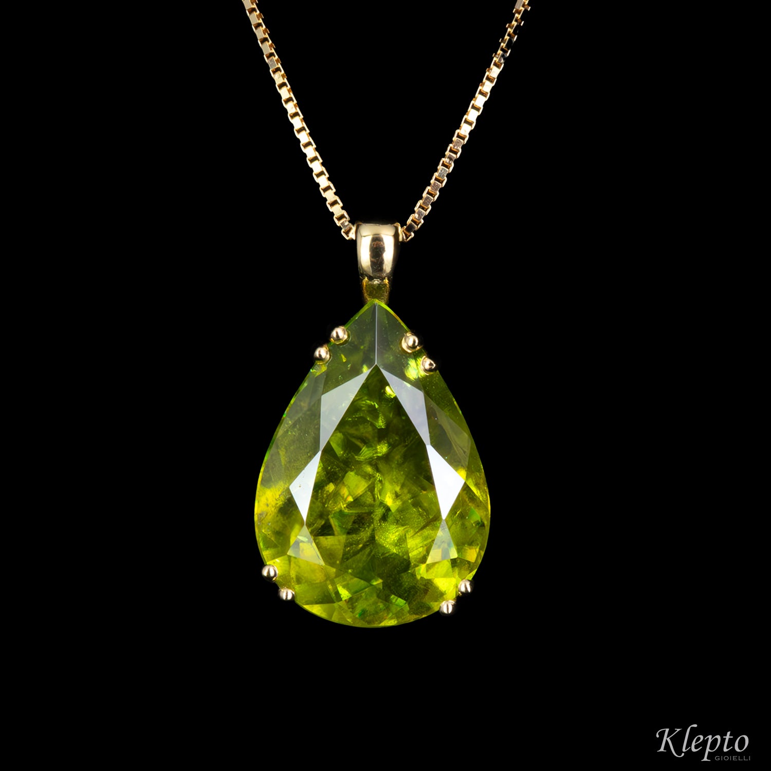 Pendente in oro giallo con Sfene