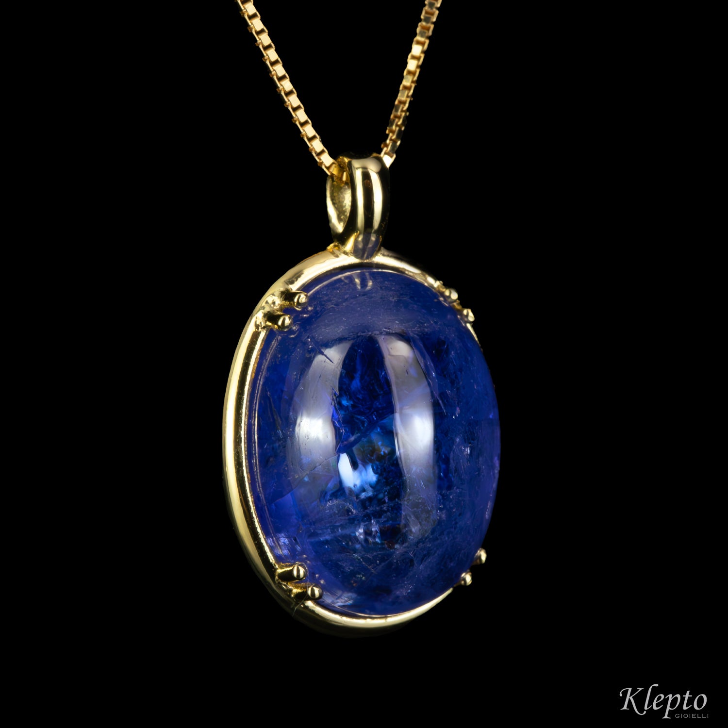 Pendente in oro giallo con Tanzanite cabochon