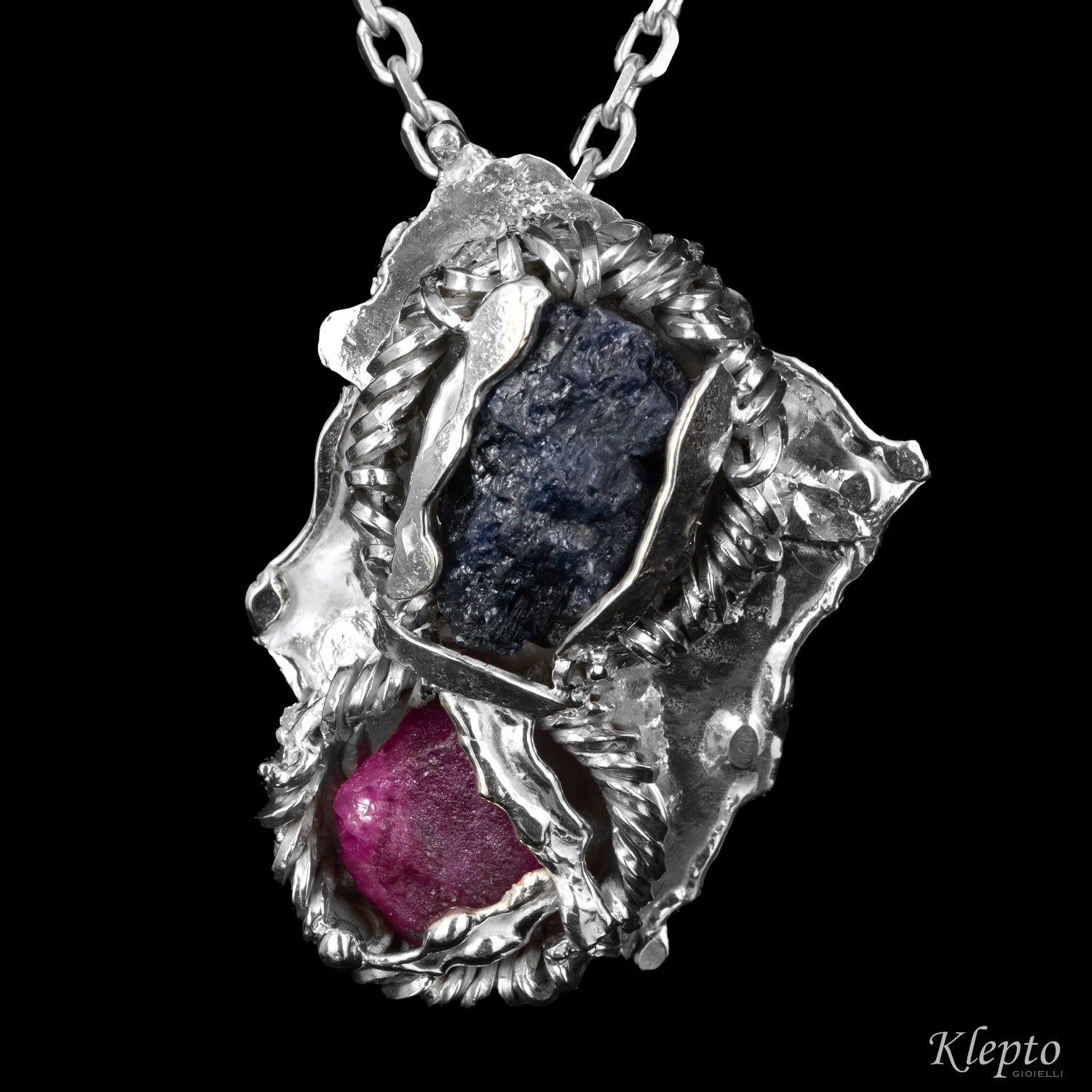 Pendente in Argento Silnova® con Zaffiro e Rubino grezzi
