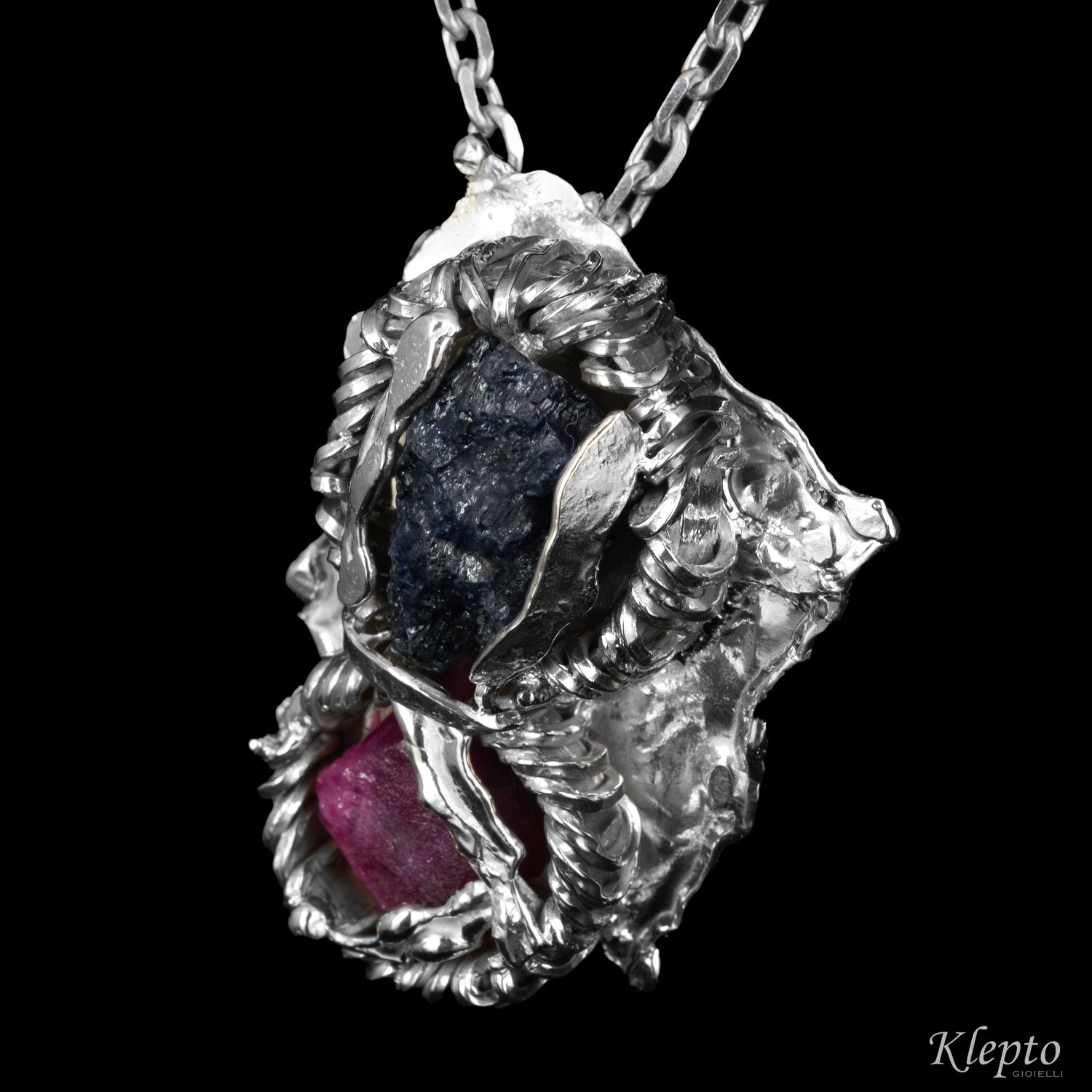 Pendente in Argento Silnova® con Zaffiro e Rubino grezzi