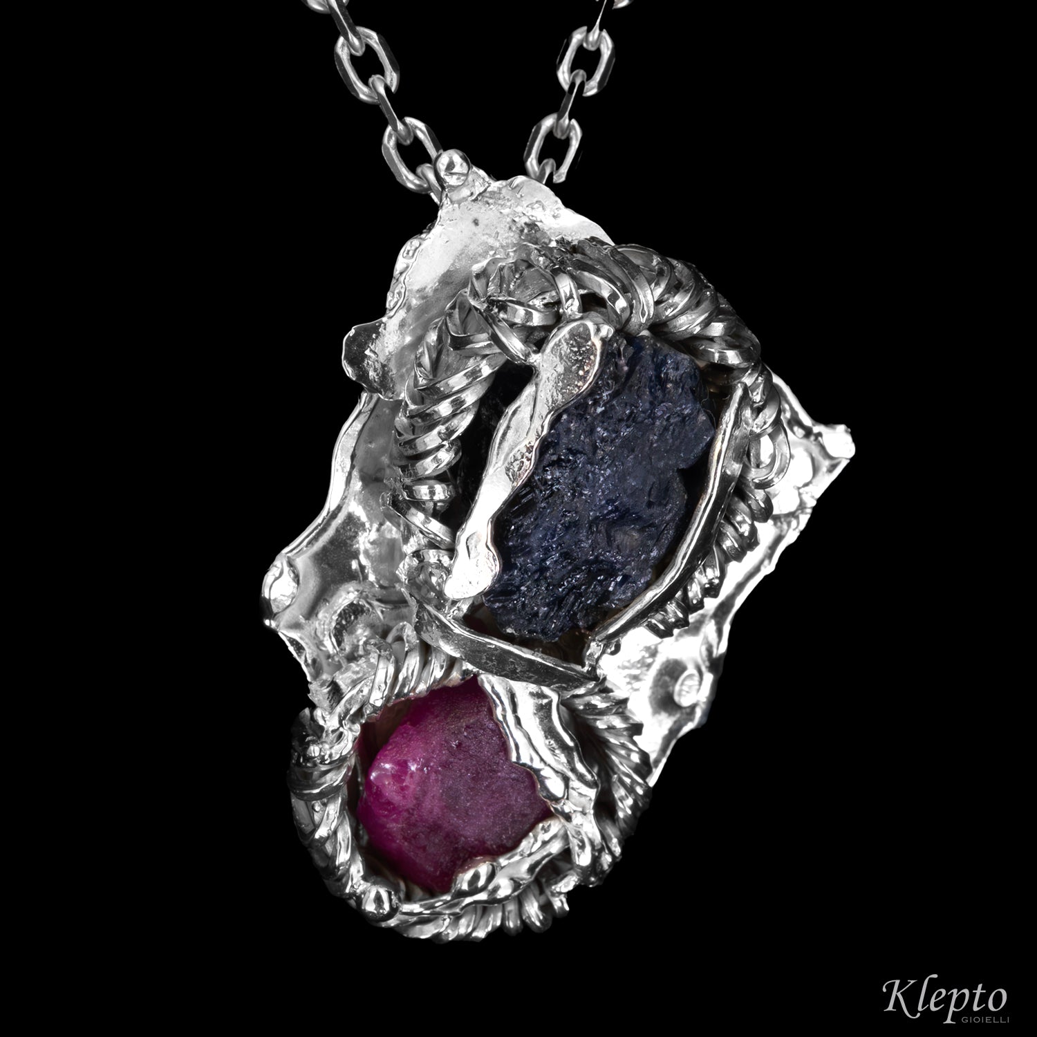 Pendente in Argento Silnova® con Zaffiro e Rubino grezzi
