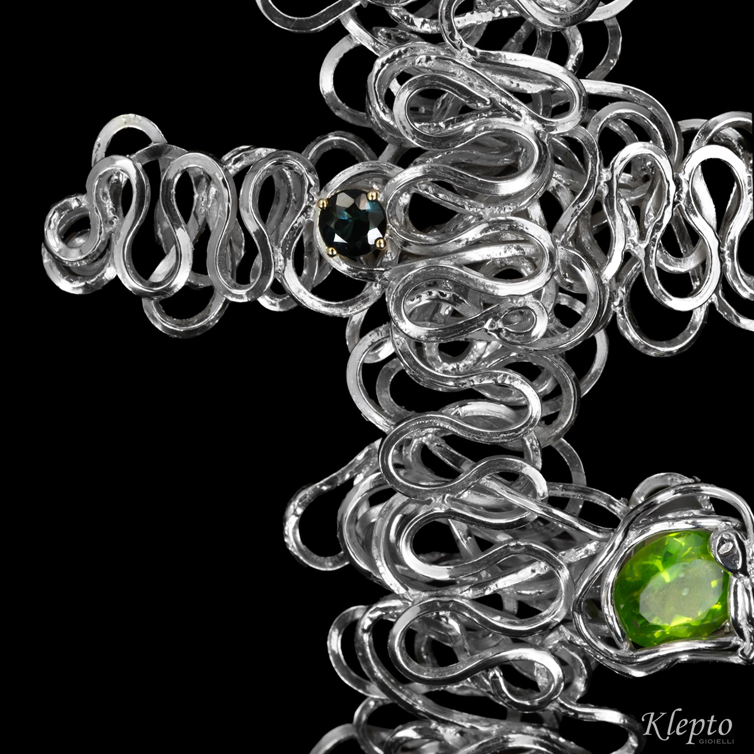 Pendente in Argento Silnova® croce con Tormalina verde e Peridoto