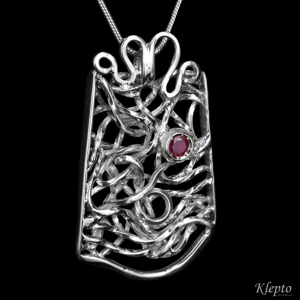 Pendente in Argento Silnova® con Rubino