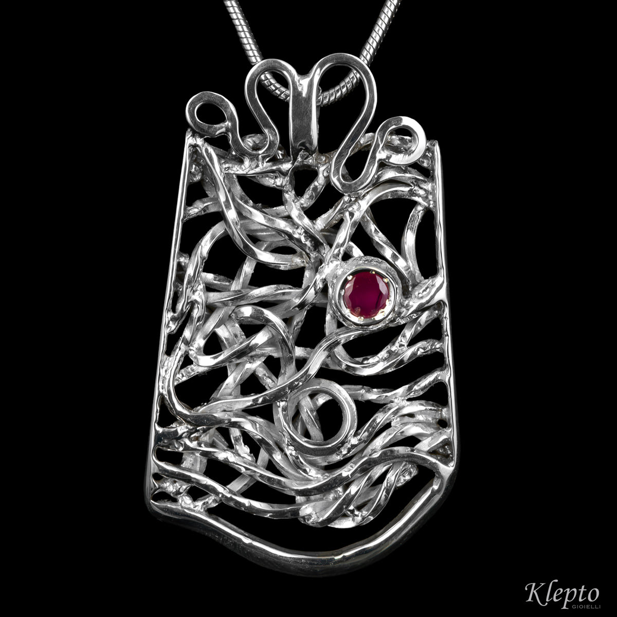 Pendente in Argento Silnova® con Rubino