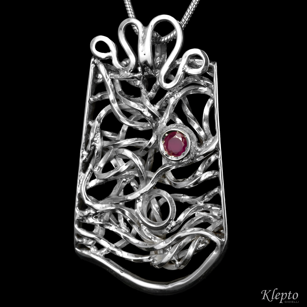 Pendente in Argento Silnova® con Rubino
