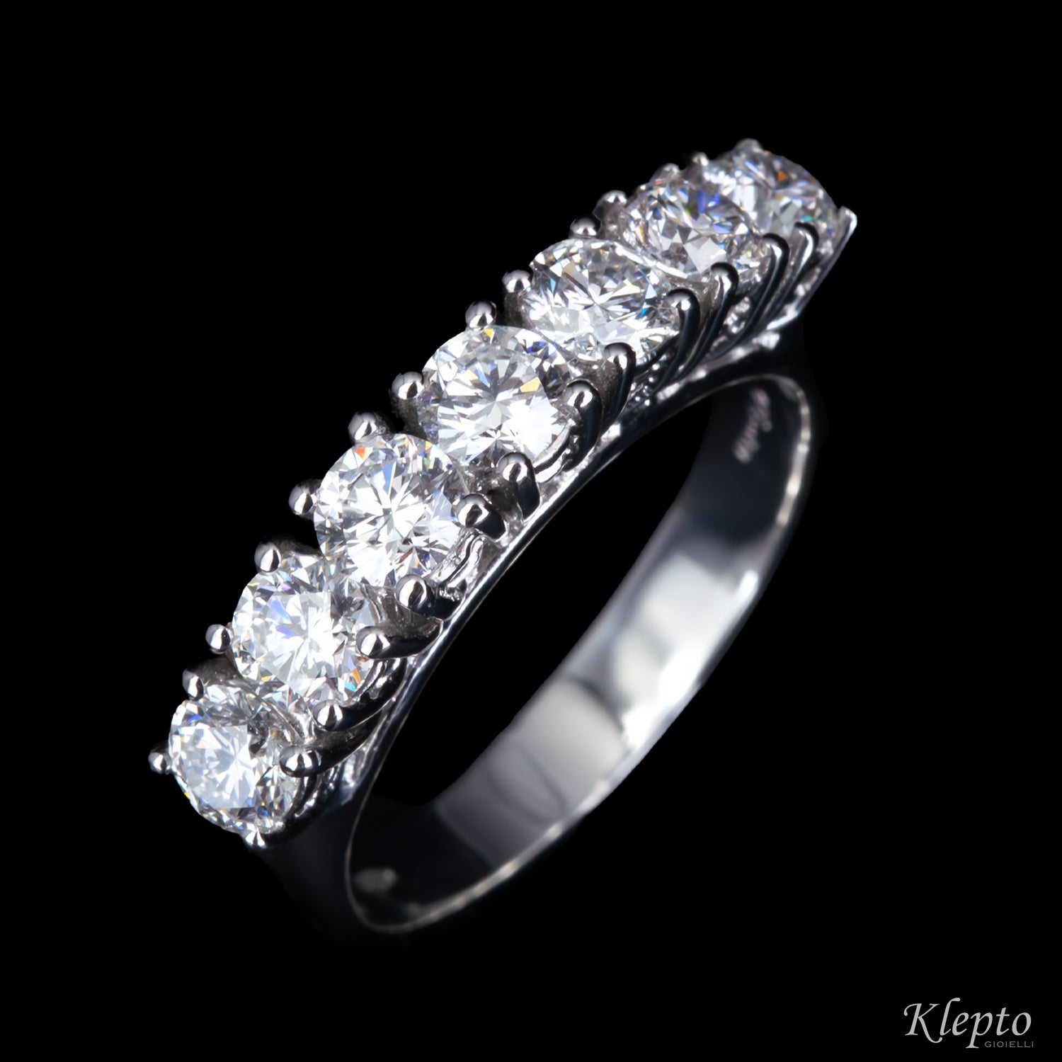 Anello classico Riviera sette pietre in oro bianco e Diamanti