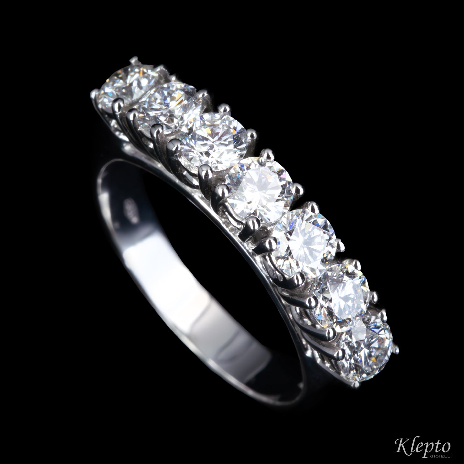 Anello classico Riviera a sette pietre in oro bianco e Diamanti