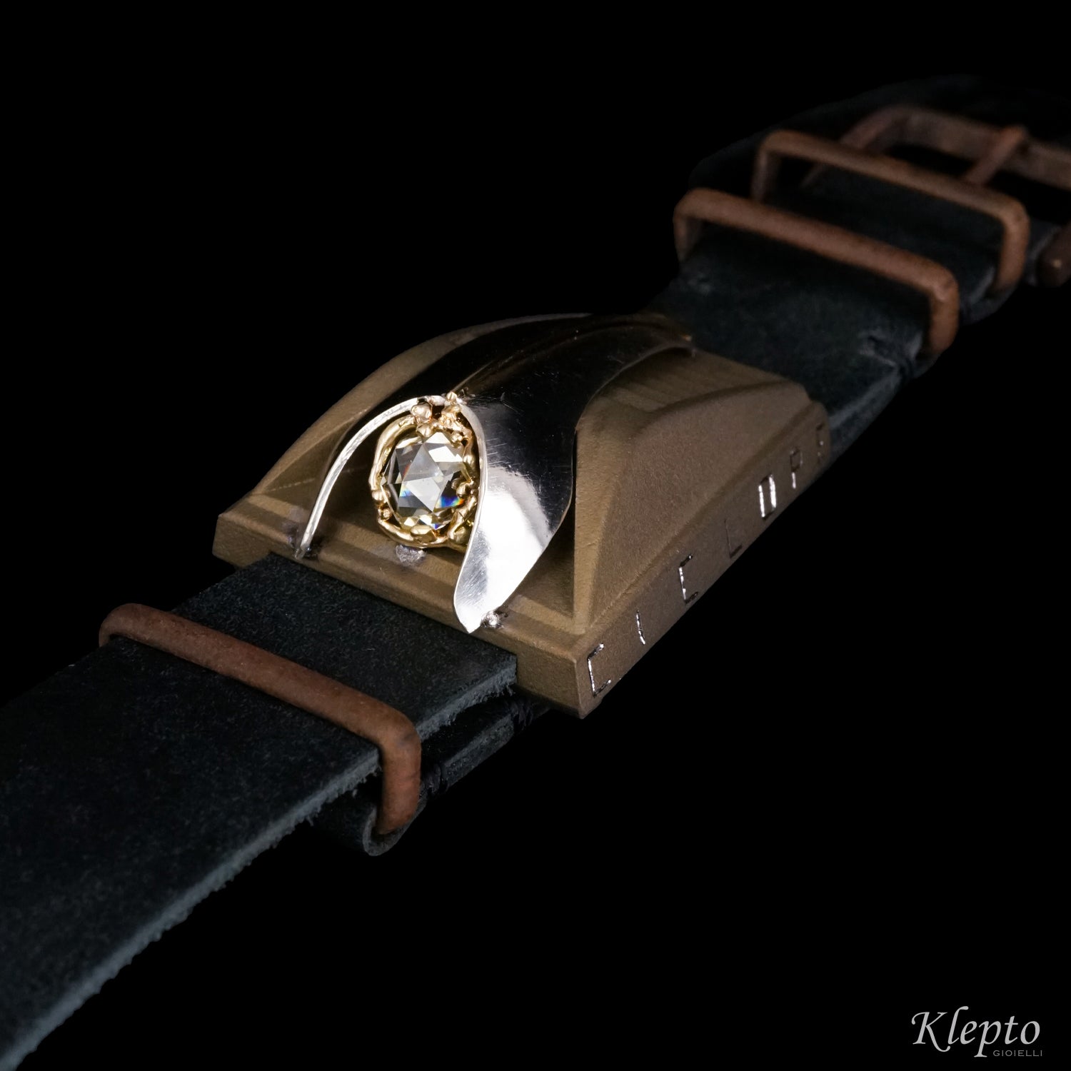Bracciale in Titanio "Ciclope" con Diamante, dettagli in oro giallo e Argento Silnova®