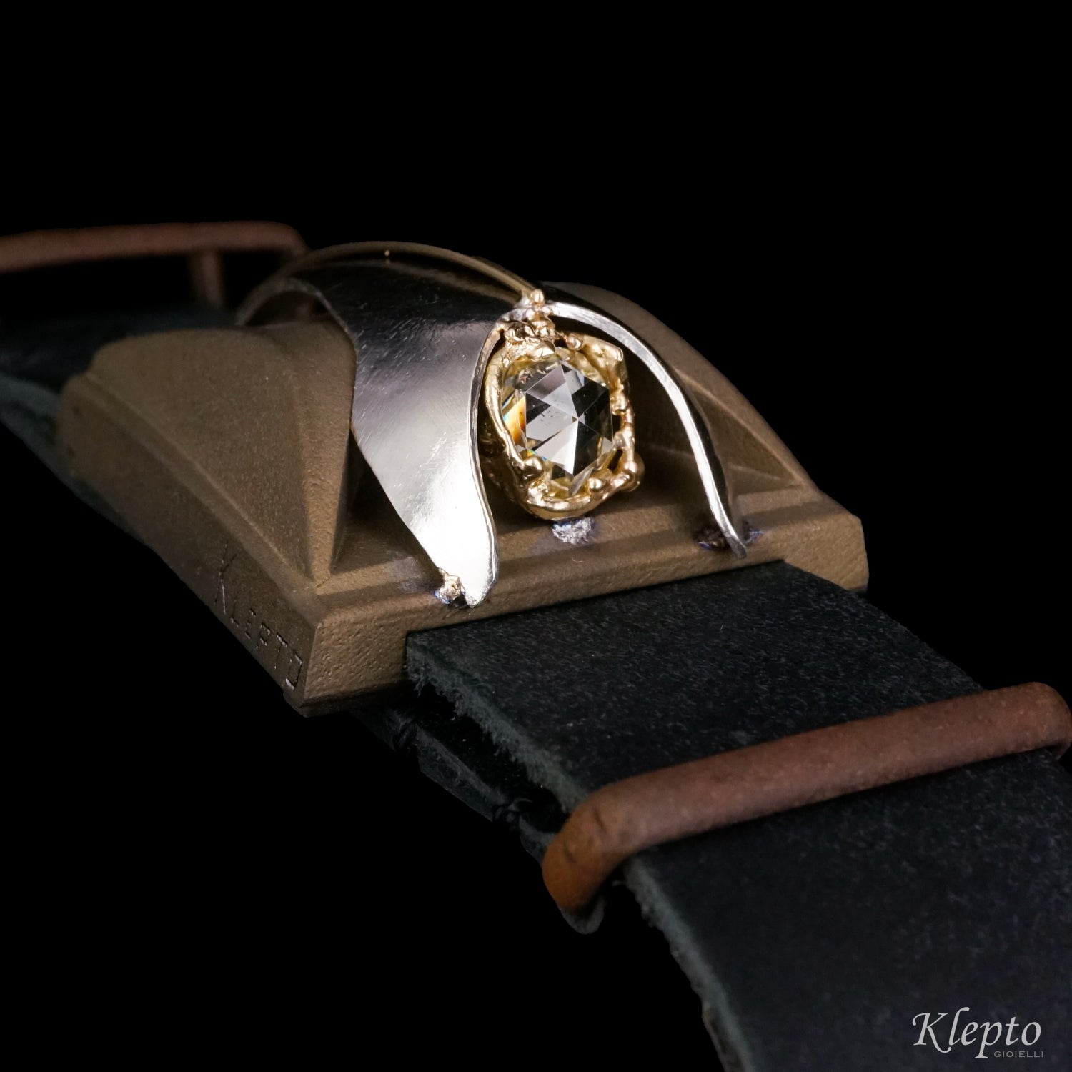 Bracciale in Titanio "Ciclope" con Diamante, dettagli in oro giallo e Argento Silnova®