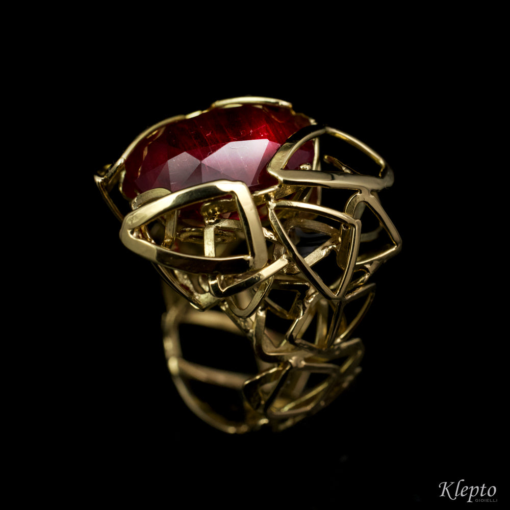 Anello in oro giallo con Rubellite