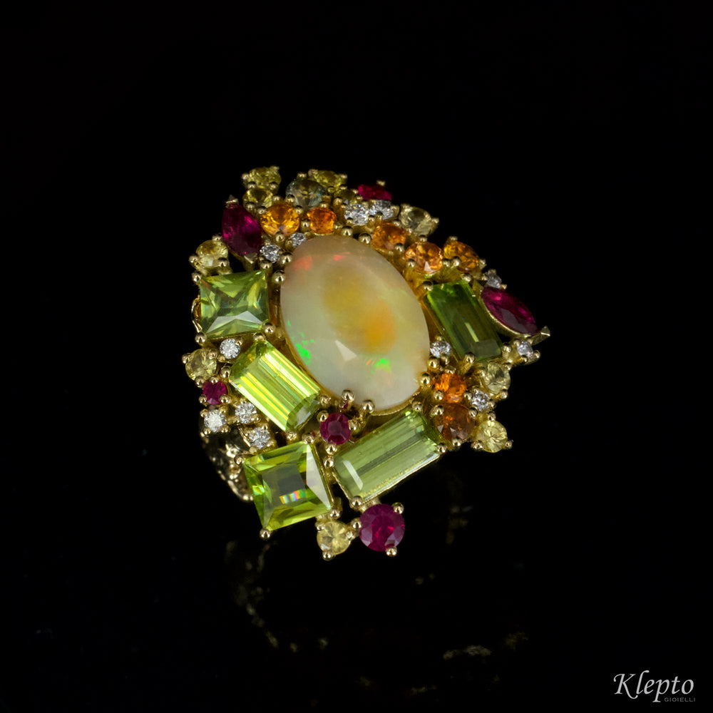 Anello in oro giallo con Opale, Sfene, Zaffiri, Rubini e Diamanti