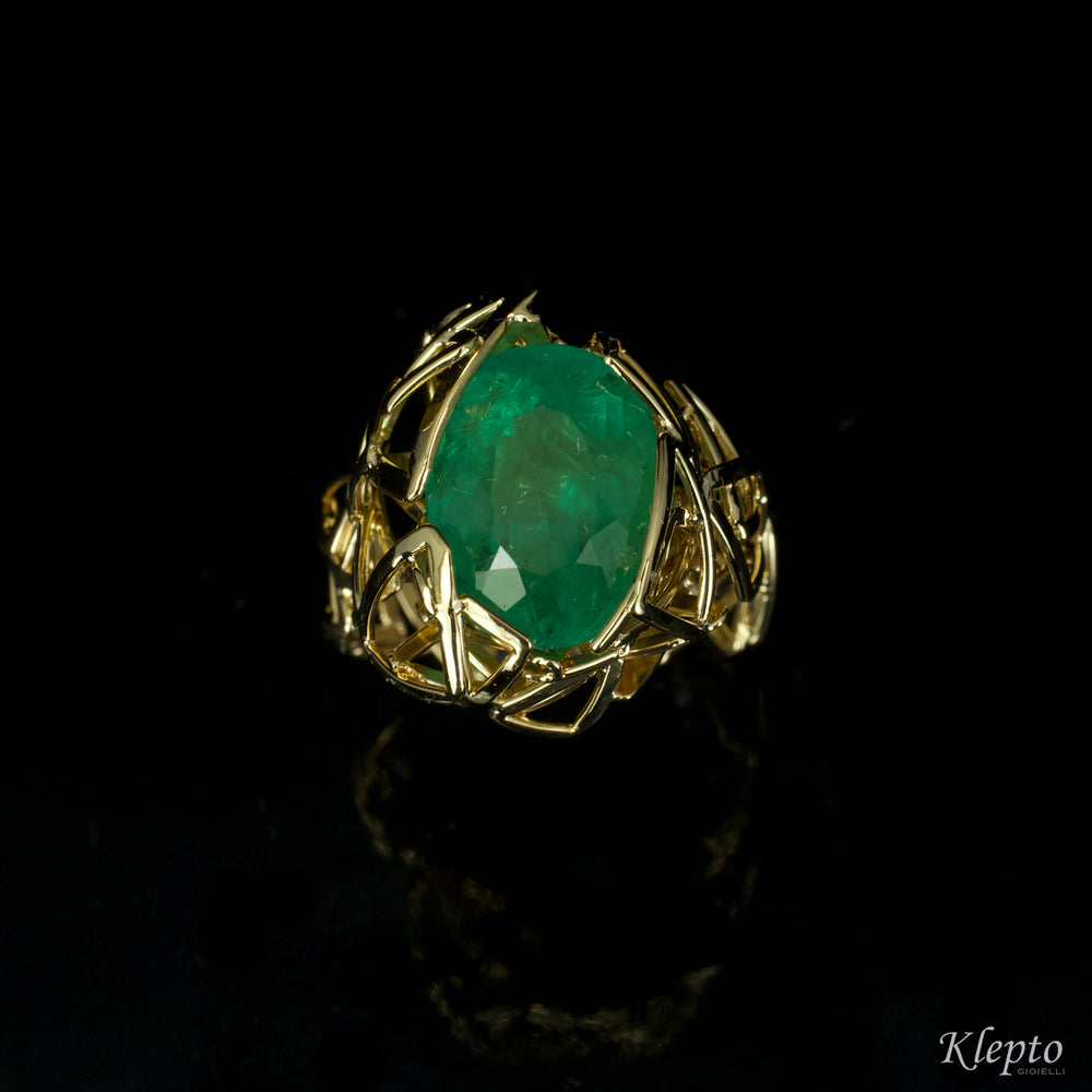 Anello in oro giallo con Smeraldo