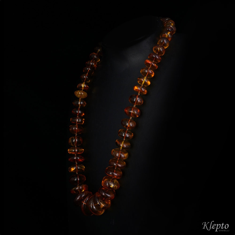 Collana lunga con Ambra baltica a gradazione