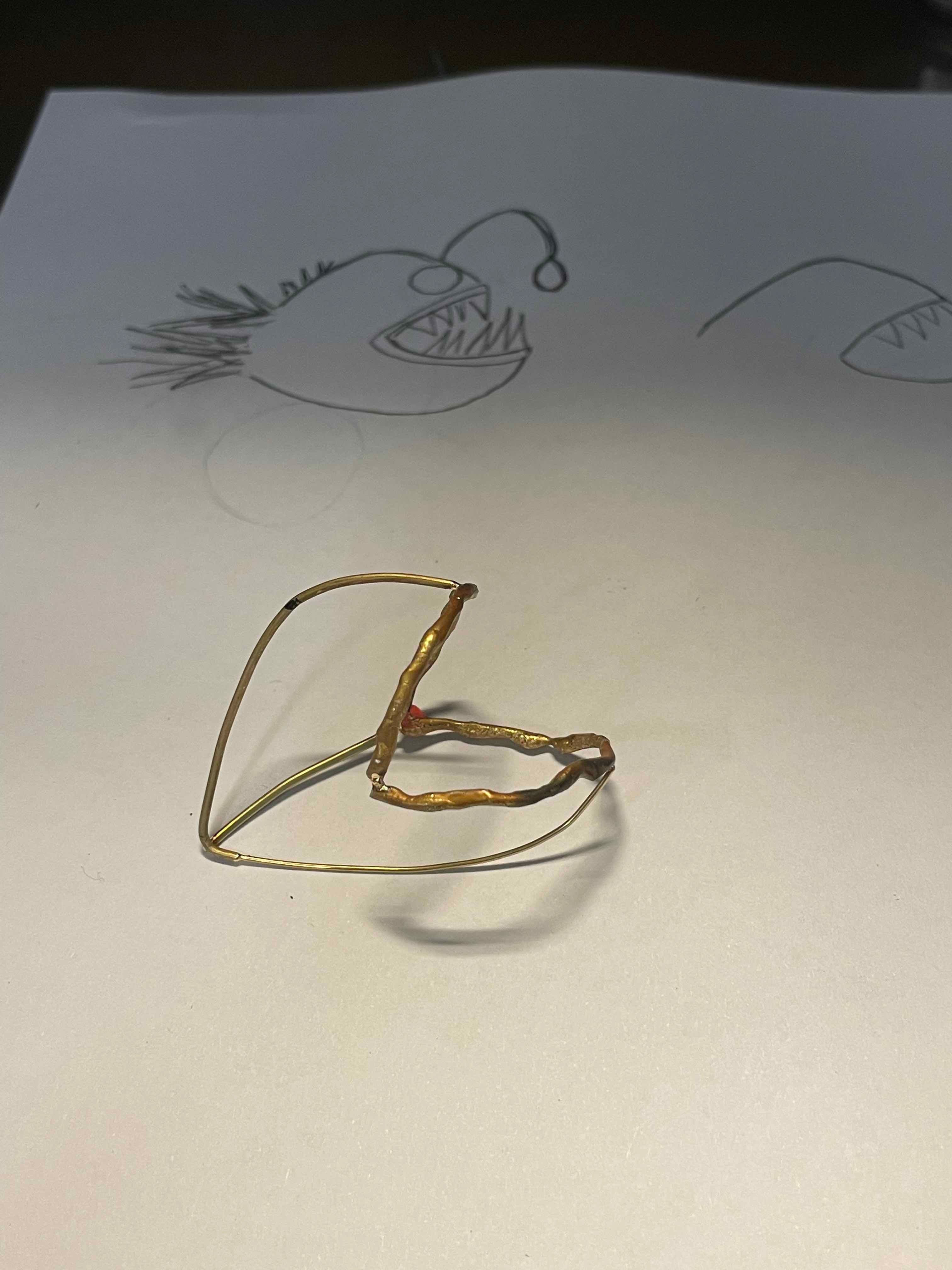 Anello in oro, pendente e scultura con Diamanti "Pesce lanterna" comics 2022