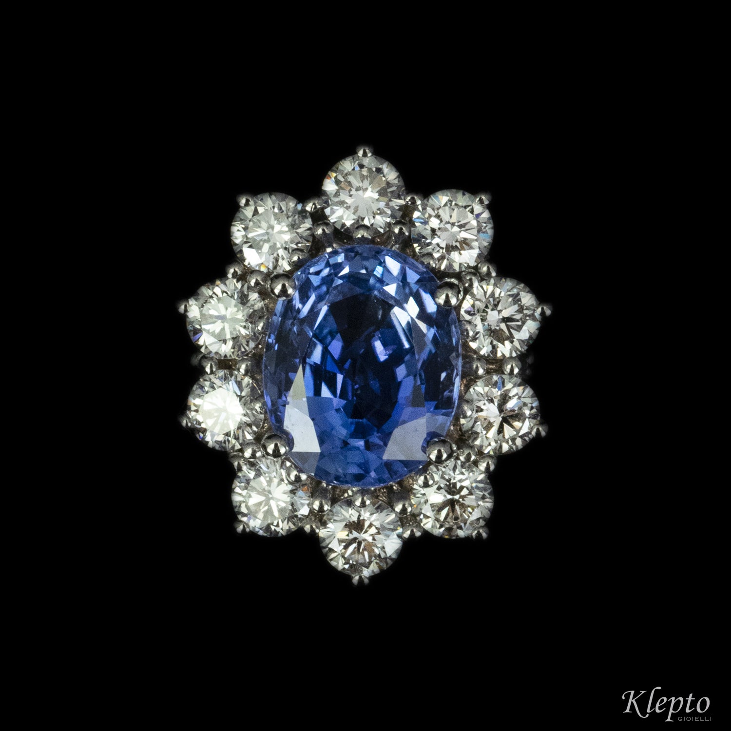 Anello classico in oro bianco con Zaffiro blu (grande) e Diamanti